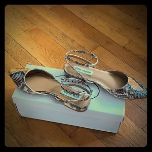 Snake pattern elastic ankle   flat sandals